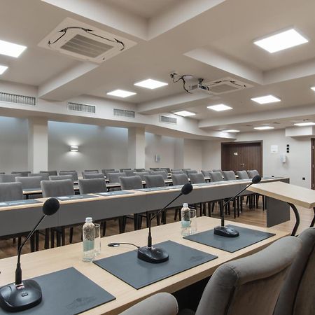 Casa Di Fiore Spa And Medical Hotel, Mineral Pools & Private Beach Kranevo Bagian luar foto The conference room of the Polish Senate