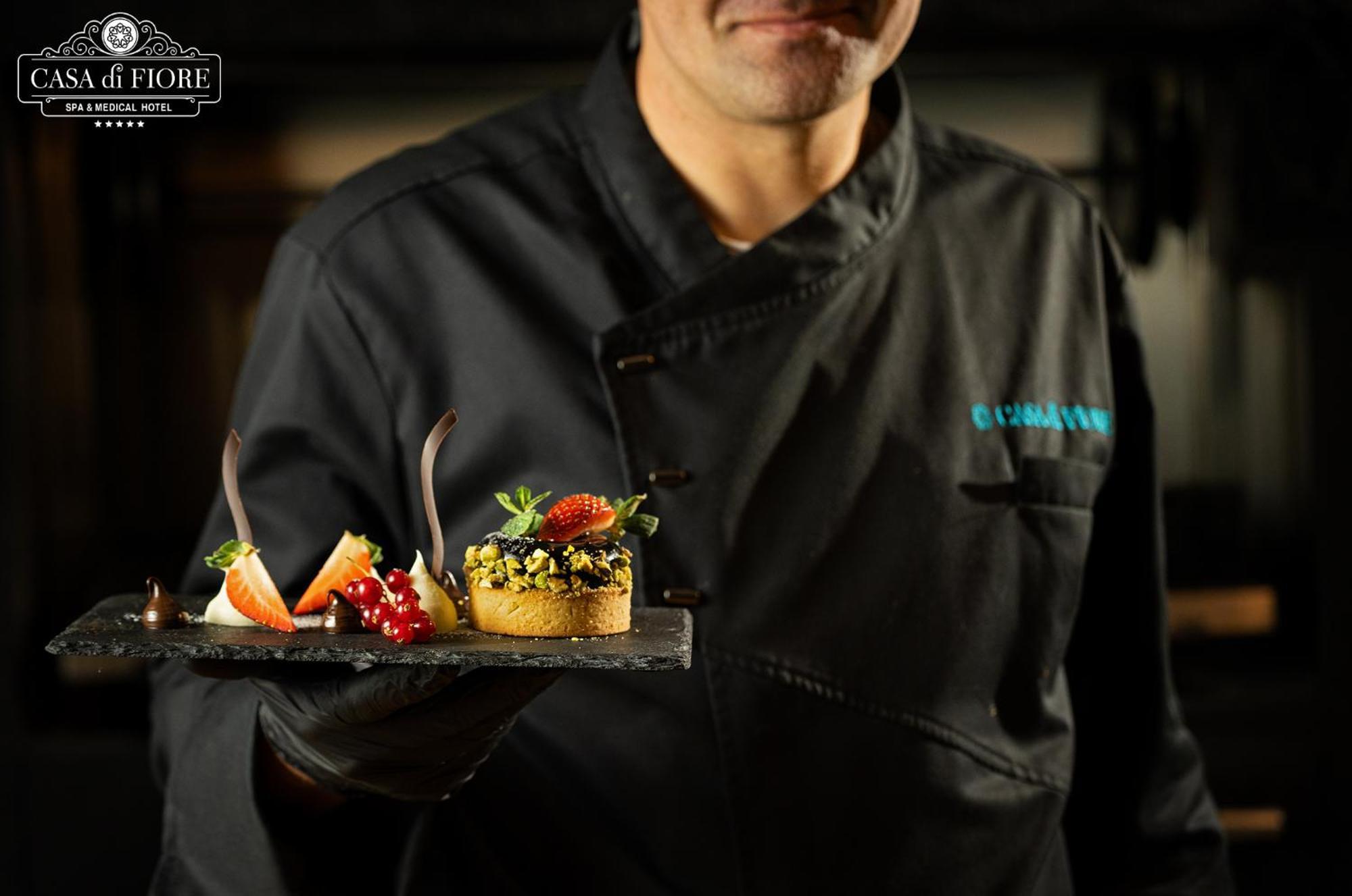Casa Di Fiore Spa And Medical Hotel, Mineral Pools & Private Beach Kranevo Bagian luar foto Chef with a dessert