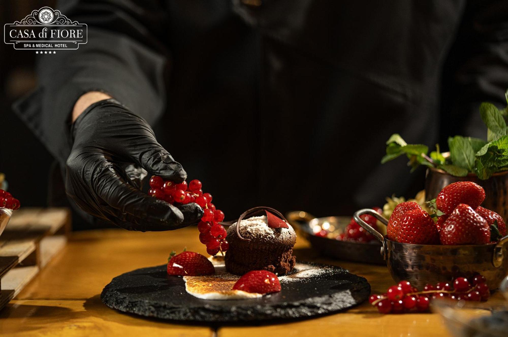 Casa Di Fiore Spa And Medical Hotel, Mineral Pools & Private Beach Kranevo Bagian luar foto A pastry chef preparing a dessert