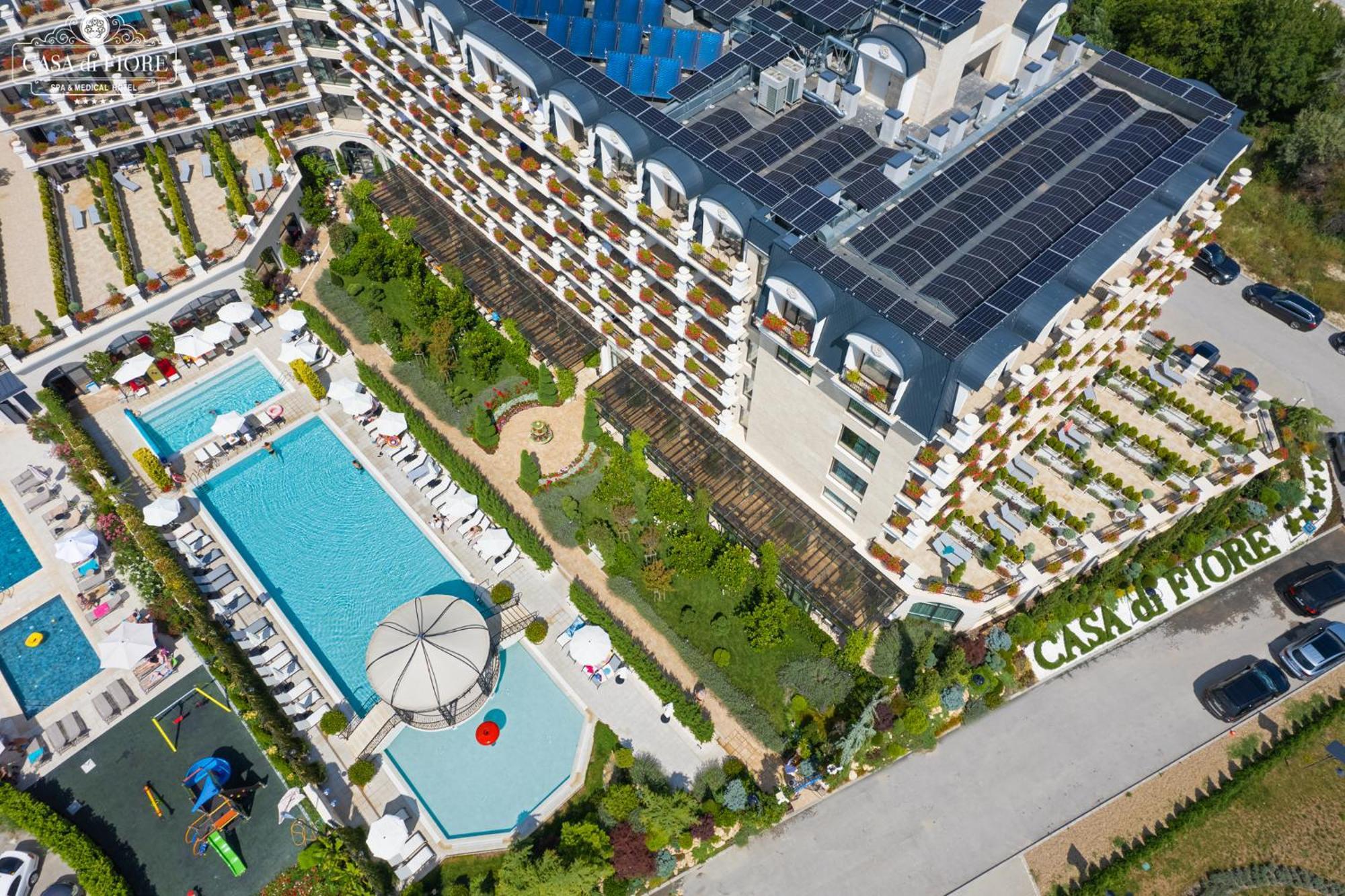Casa Di Fiore Spa And Medical Hotel, Mineral Pools & Private Beach Kranevo Bagian luar foto Solar panels on a hotel