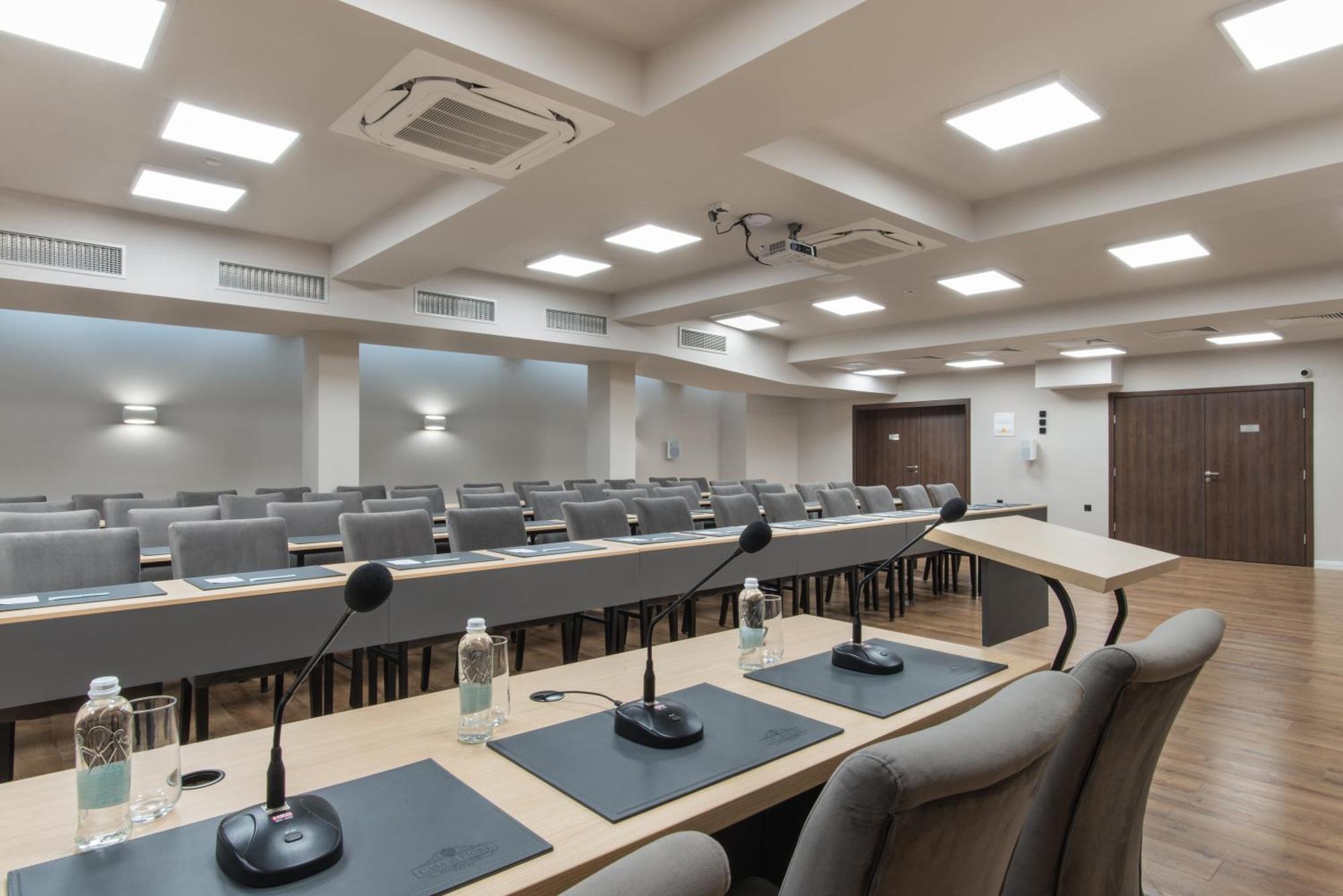 Casa Di Fiore Spa And Medical Hotel, Mineral Pools & Private Beach Kranevo Bagian luar foto The conference room of the Polish Senate
